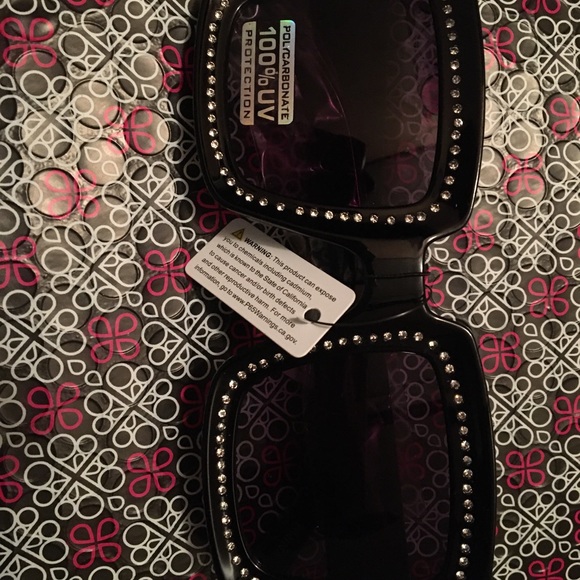 Free classy Rhinestone shades - Picture 4 of 5